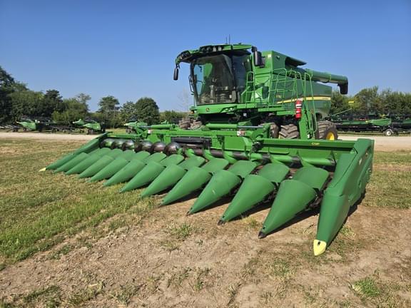 Image of John Deere C12F equipment image 1