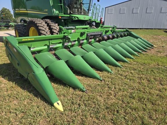 Image of John Deere C12F equipment image 4