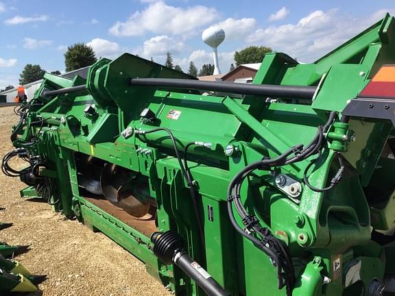 Image of John Deere C12F equipment image 3