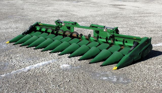 Image of John Deere C12F equipment image 4