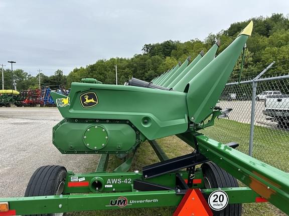Image of John Deere C12F equipment image 3