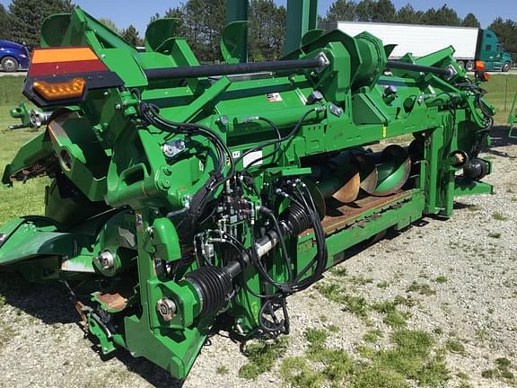 Image of John Deere C12F equipment image 1