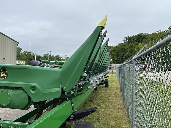 Image of John Deere C12F equipment image 4