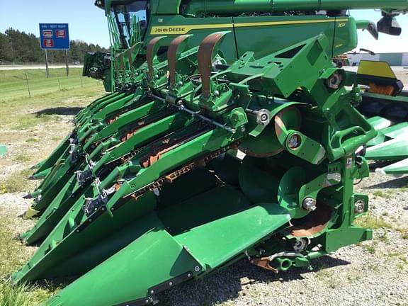 Image of John Deere C12F equipment image 2