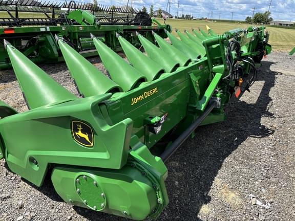 Image of John Deere C12F equipment image 1