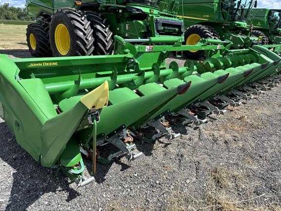 Image of John Deere C12F equipment image 2