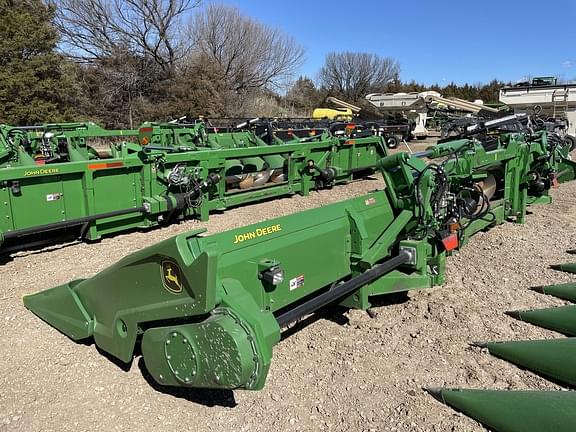 Image of John Deere C12F equipment image 3