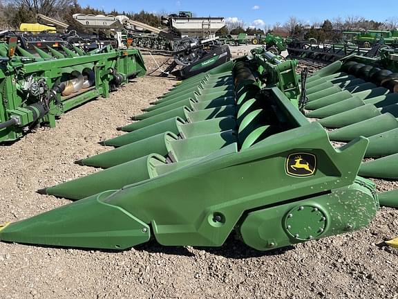 Image of John Deere C12F equipment image 4