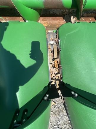 Image of John Deere C12F equipment image 3