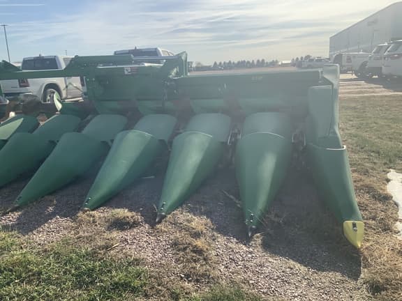 Image of John Deere C12F equipment image 4