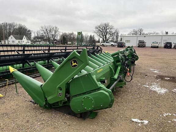 Image of John Deere C12F equipment image 1