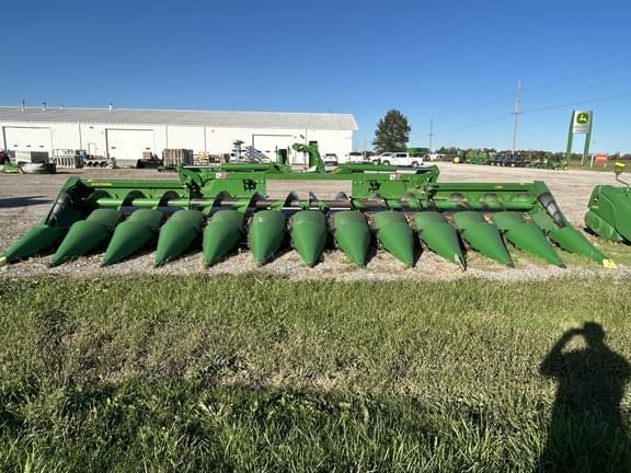 Image of John Deere C12F equipment image 2