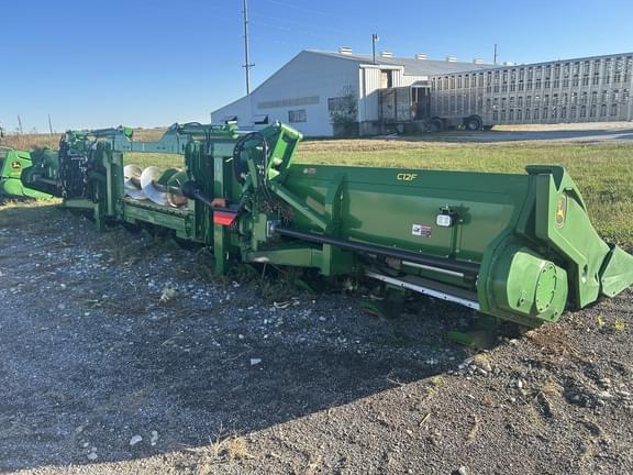 Image of John Deere C12F equipment image 4