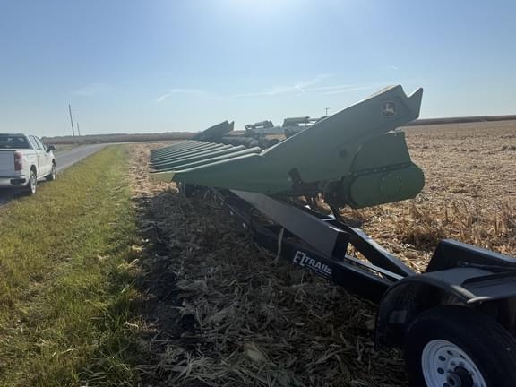 Image of John Deere C12F equipment image 3