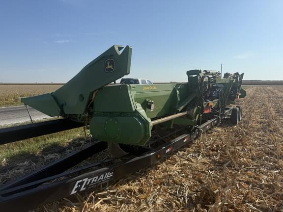 Image of John Deere C12F equipment image 4