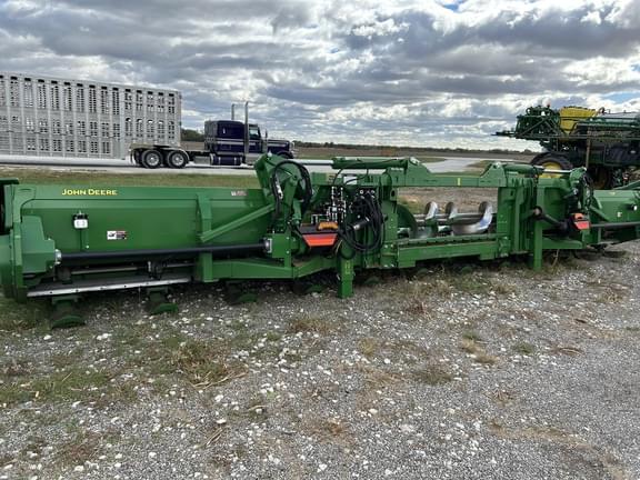 Image of John Deere C12F equipment image 3