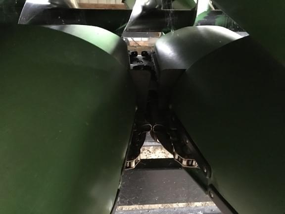 Image of John Deere C12F equipment image 4