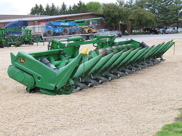 Image of John Deere C12F equipment image 3