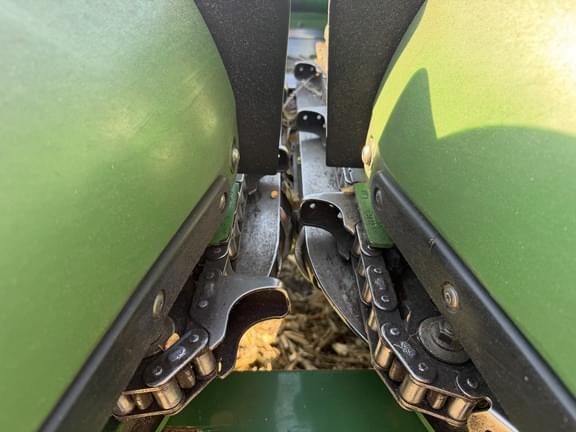 Image of John Deere C12F equipment image 4