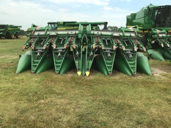 Image of John Deere C12F equipment image 1