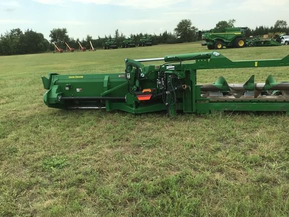 Image of John Deere C12F equipment image 4