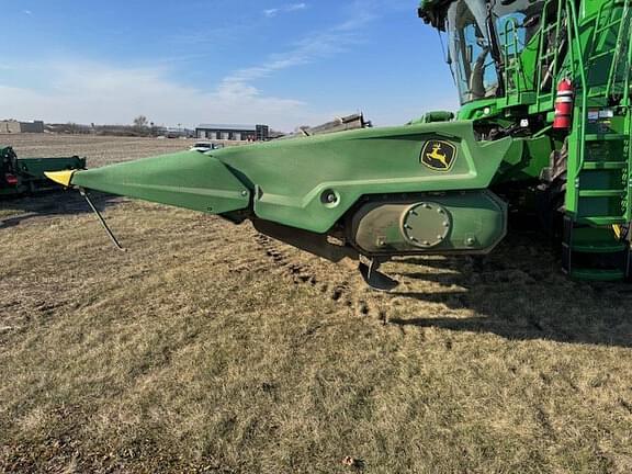 Image of John Deere C12F equipment image 3