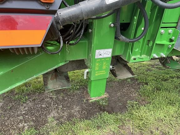 Image of John Deere C12F equipment image 4