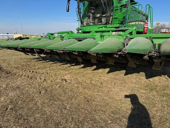 Image of John Deere C12F equipment image 2