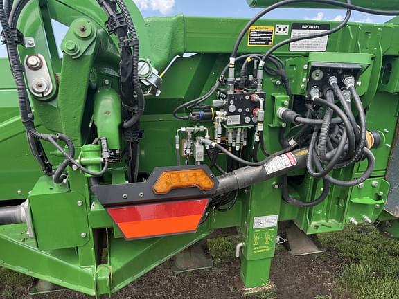 Image of John Deere C12F equipment image 3