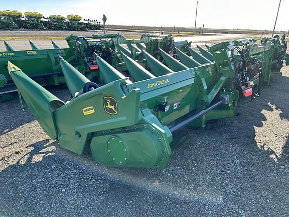 Image of John Deere C12F equipment image 3