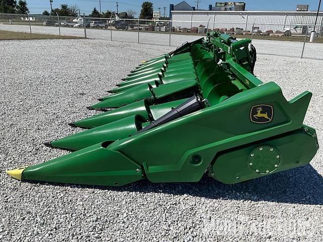 Image of John Deere C12F equipment image 4