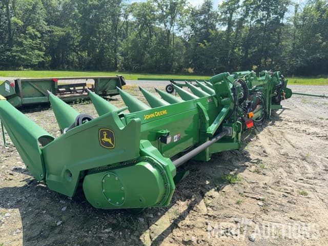 Image of John Deere C12F equipment image 2