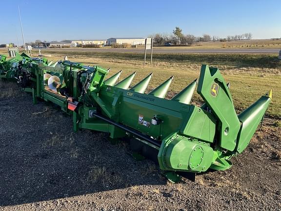 Image of John Deere C12F equipment image 4