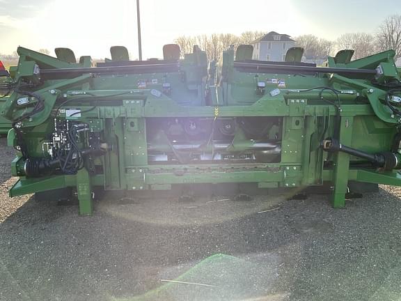 Image of John Deere C12F equipment image 2