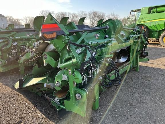 Image of John Deere C12F equipment image 3