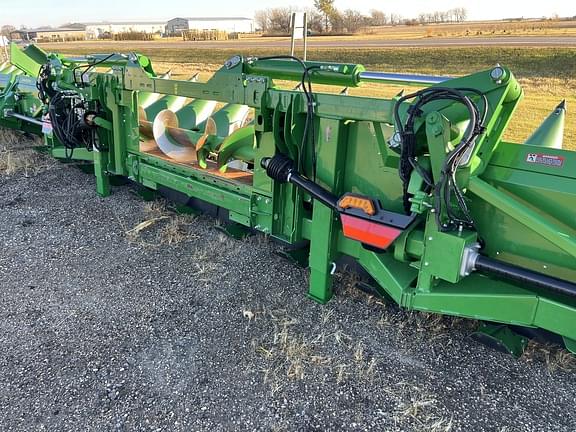 Image of John Deere C12F equipment image 4