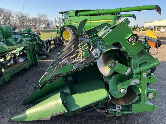 Image of John Deere C12F equipment image 4