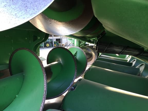 Image of John Deere C12F equipment image 3
