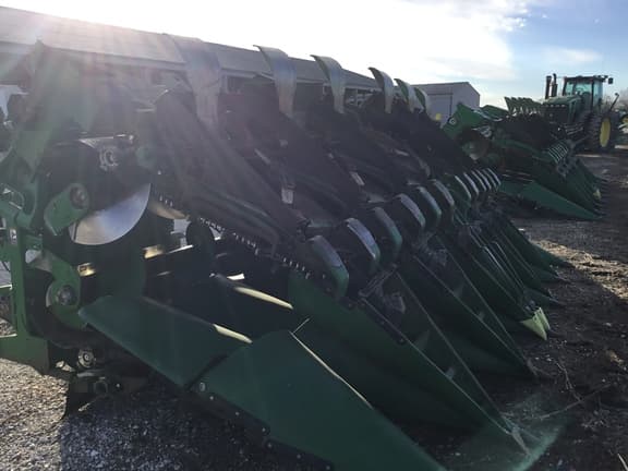 Image of John Deere C12F equipment image 4