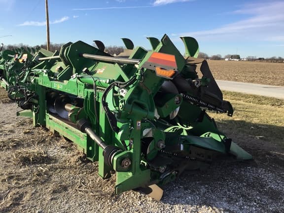 Image of John Deere C12F equipment image 2
