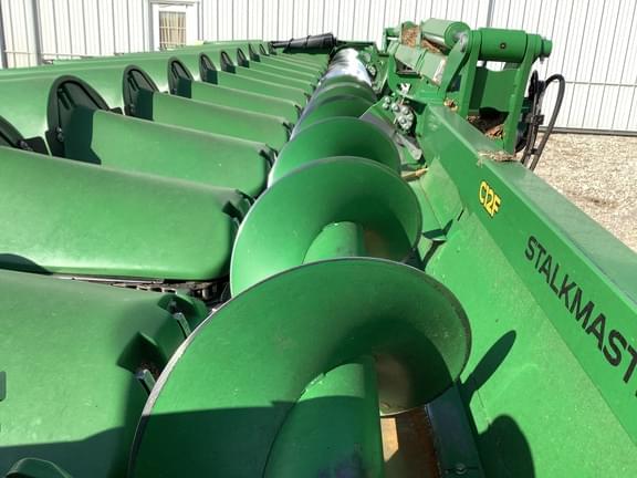 Image of John Deere C12F equipment image 4