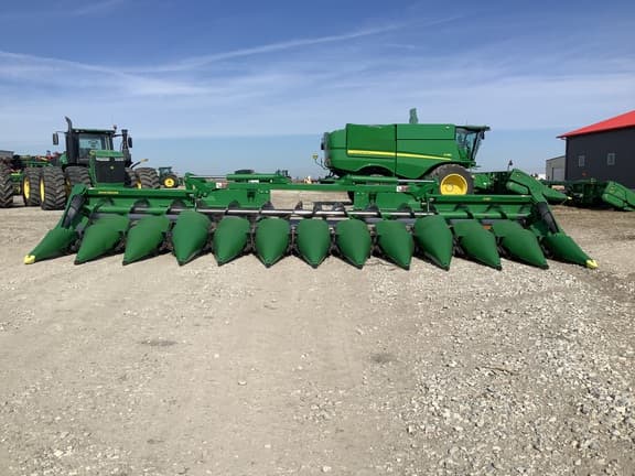 Image of John Deere C12F equipment image 3