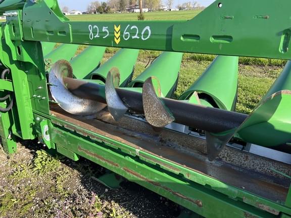 Image of John Deere C12F equipment image 3