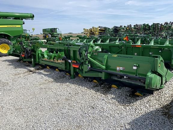 Image of John Deere C12F equipment image 2