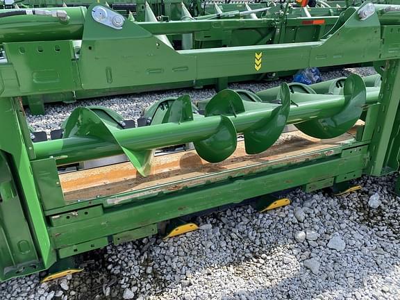 Image of John Deere C12F equipment image 3