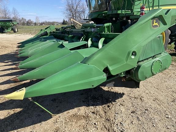 Image of John Deere C12F equipment image 3