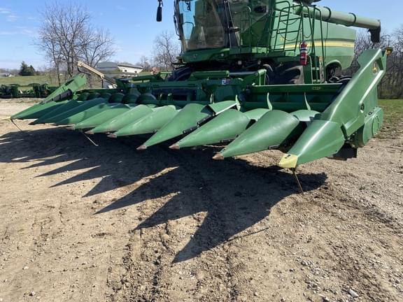 Image of John Deere C12F equipment image 4