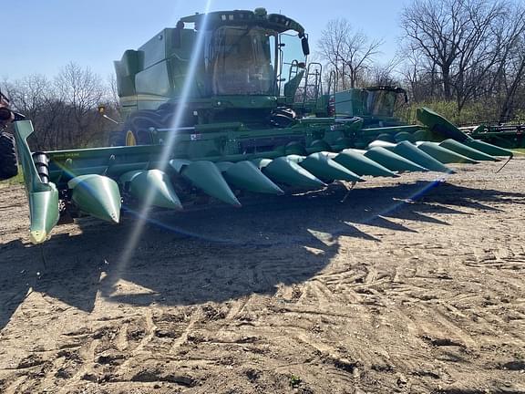 Image of John Deere C12F equipment image 2