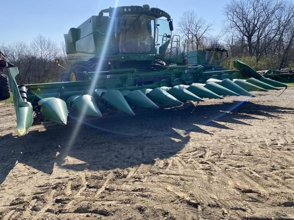 Image of John Deere C12F equipment image 2