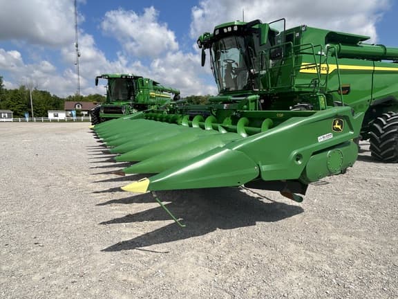 Image of John Deere C12F equipment image 3